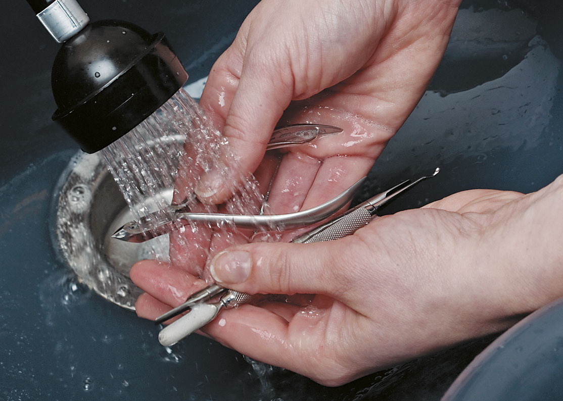 Come pulire gli strumenti manicure a casa