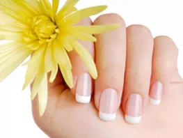 COME FARE LA FRENCH MANICURE SEMIPERMANENTE IN 3 PASSAGGI