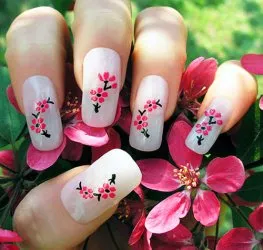 UN OMAGGIO ALLA PRIMAVERA… LE NAIL ART FLOREALI