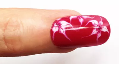 NAIL ART CON FIORI E GLITTER